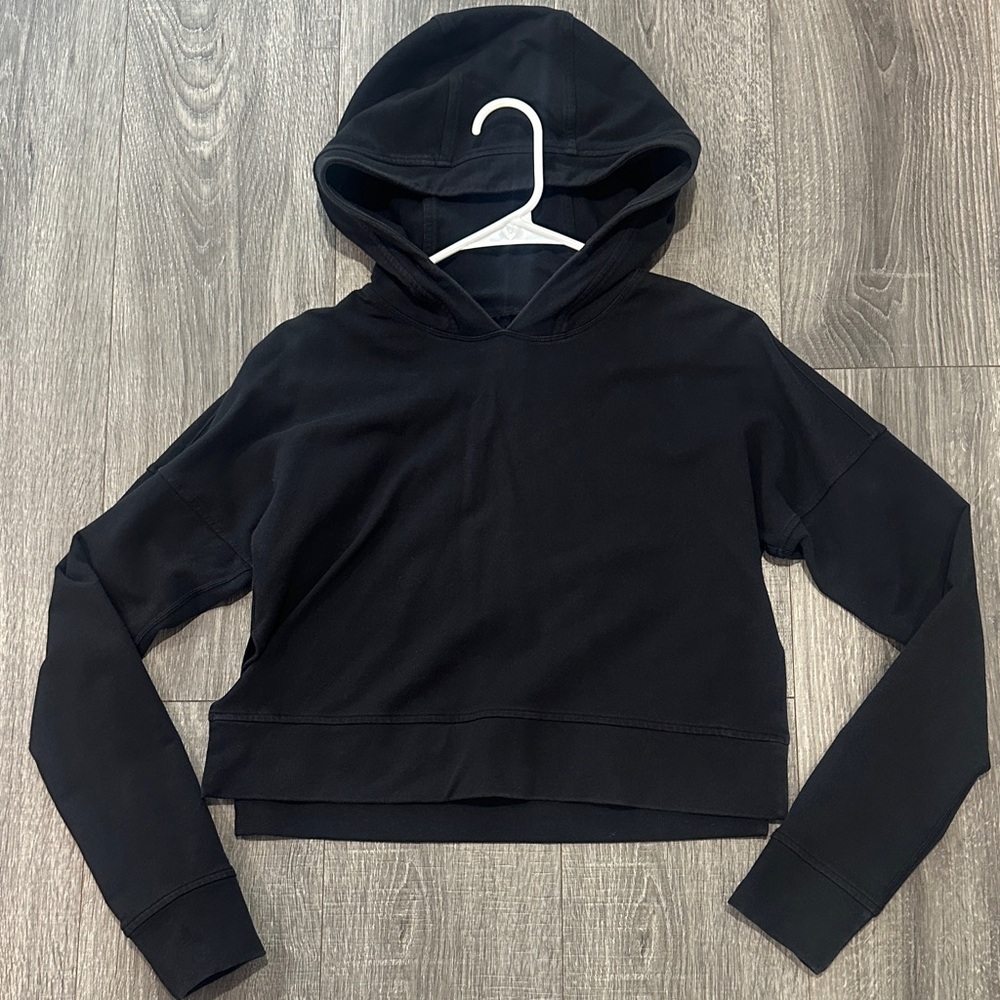 Lululemon Black Cropped Sweatshirt